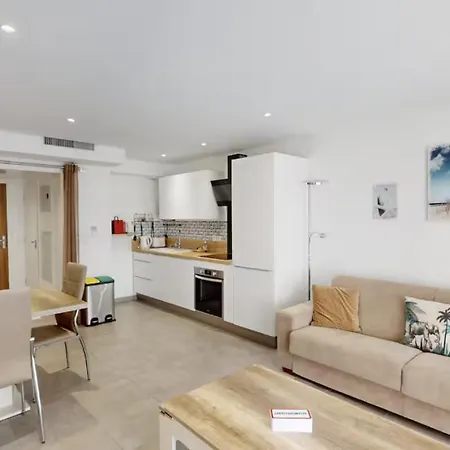 Apartment Lumineux 3 Pieces Avec Terrasse Et Parking - Proche *