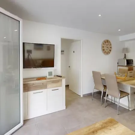 Lumineux 3 Pieces Avec Terrasse Et Parking - Proche