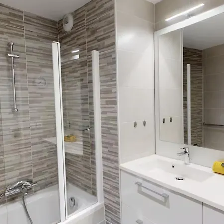 Apartment Lumineux 3 Pieces Avec Terrasse Et Parking - Proche *