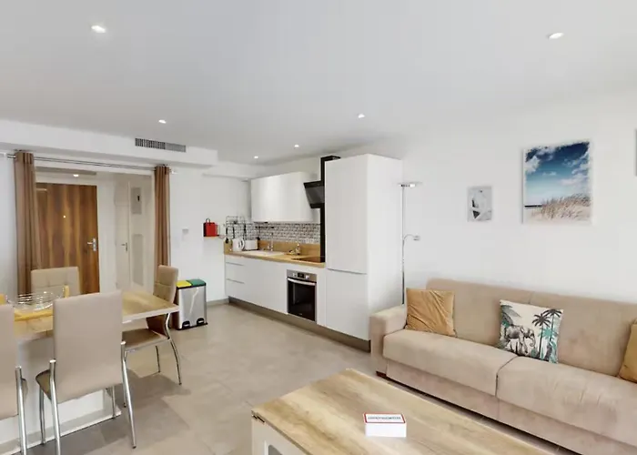Apartment Lumineux 3 Pieces Avec Terrasse Et Parking - Proche *