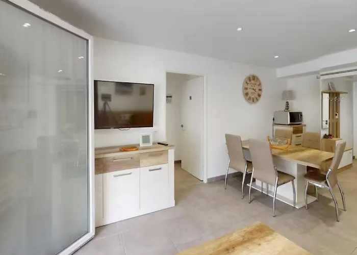 Lumineux 3 Pieces Avec Terrasse Et Parking - Proche