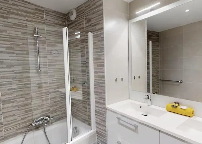 Apartment Lumineux 3 Pieces Avec Terrasse Et Parking - Proche *